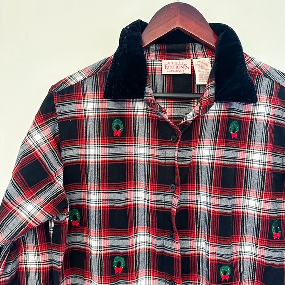 Red plaid Christmas wreath button up shirt. - Picture 5 of 5